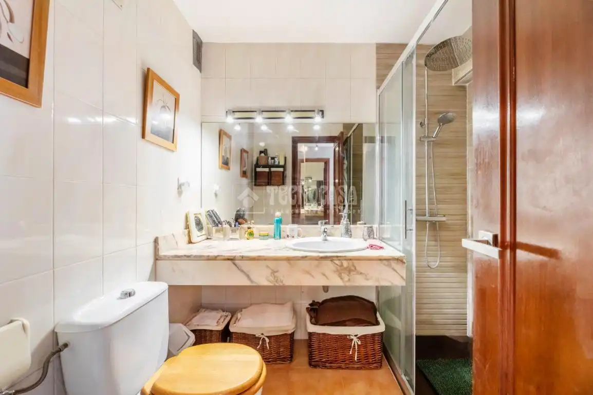 Baño de Casa adosada en venta en Las Rozas de Madrid con Aire acondicionado, Calefacción y Terraza