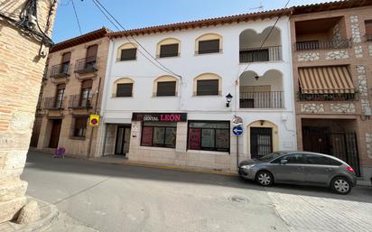 Vista exterior de Casa adosada en venda en Yepes amb Terrassa i Balcó