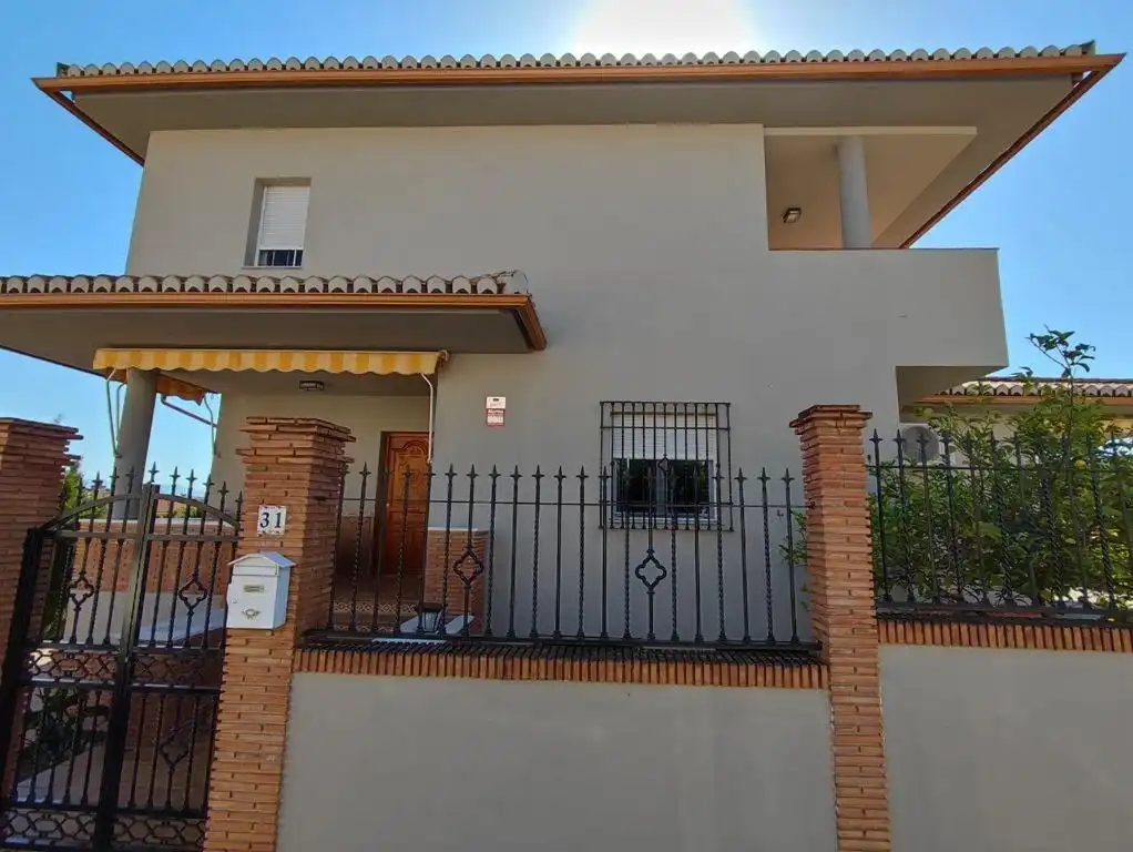 Vista exterior de Casa o xalet en venda en Villa de Otura amb Aire condicionat, Calefacció i Terrassa