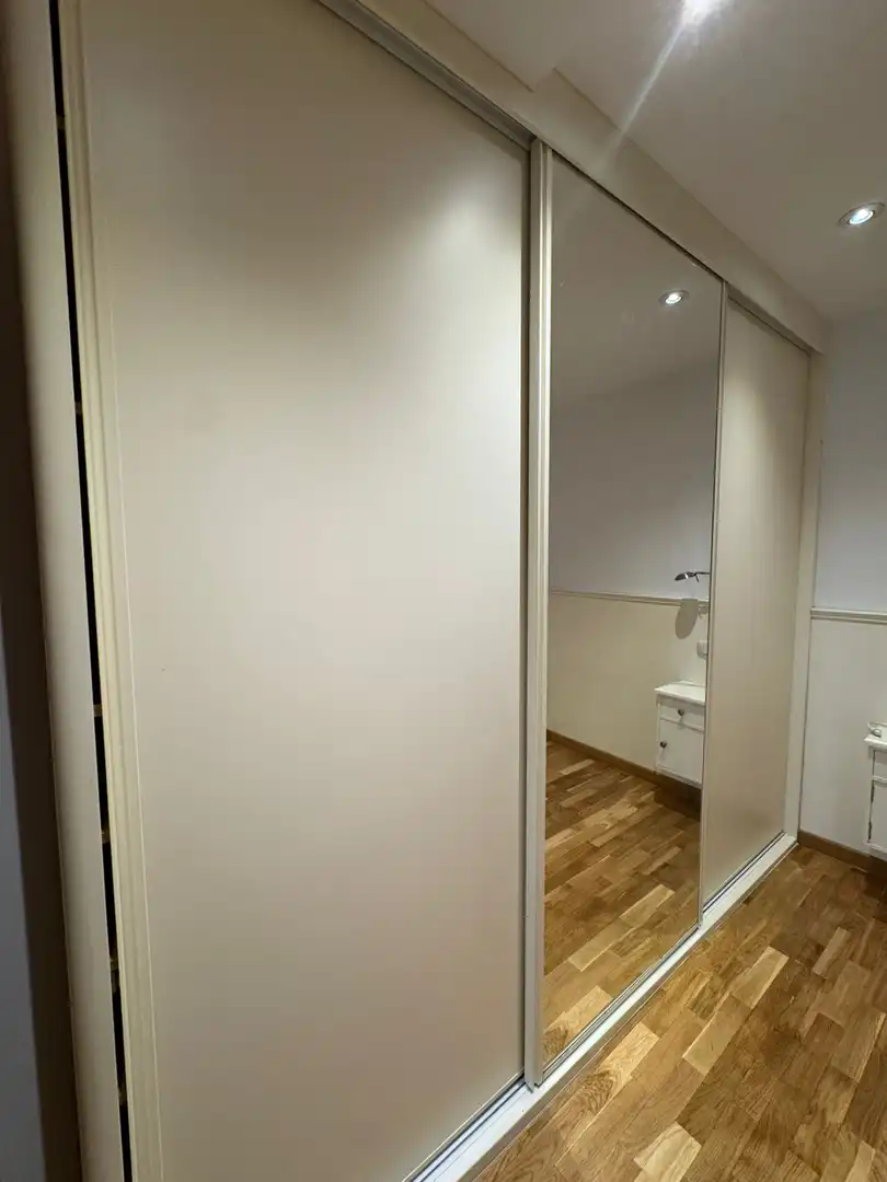 Habitación de Piso de alquiler en Gijón  con Calefacción, Parquet y Amueblado