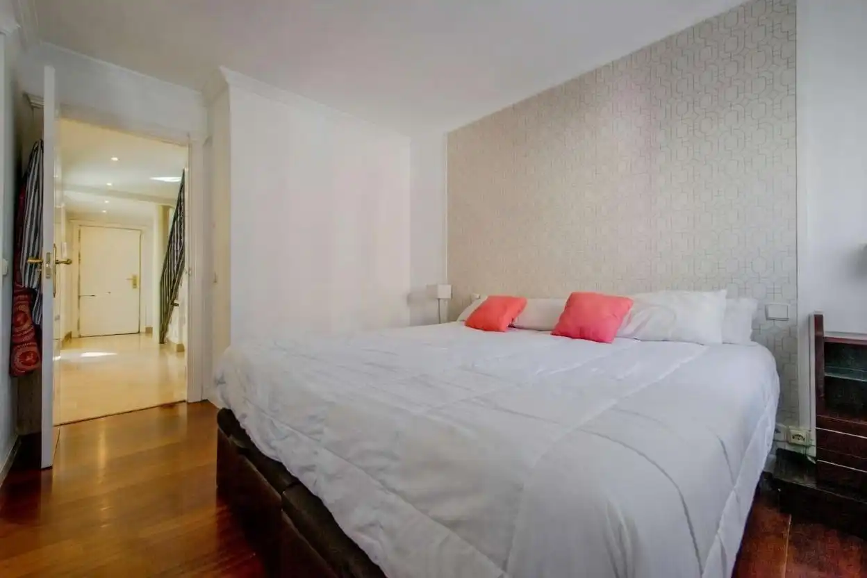 Habitación de Casa adosada en venta en Alcobendas con Aire acondicionado, Calefacción y Jardín privado