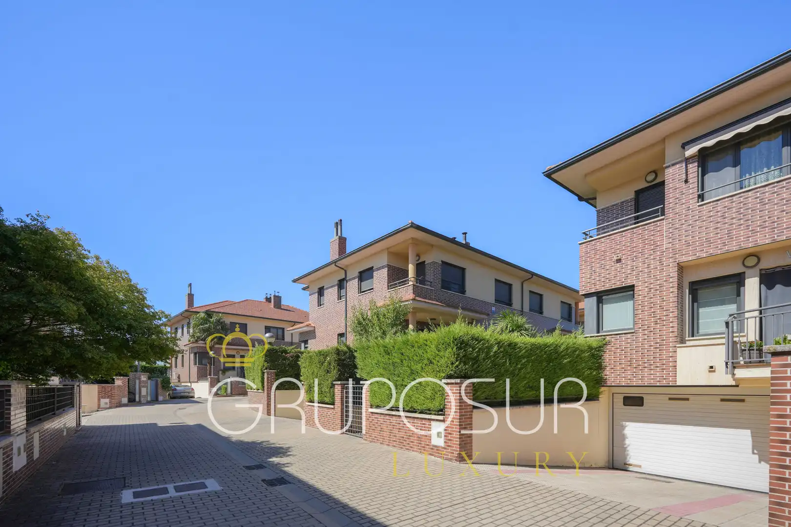 Vista exterior de Casa adosada en venda en Valladolid amb Aire condicionat, Calefacció i Jardí privat
