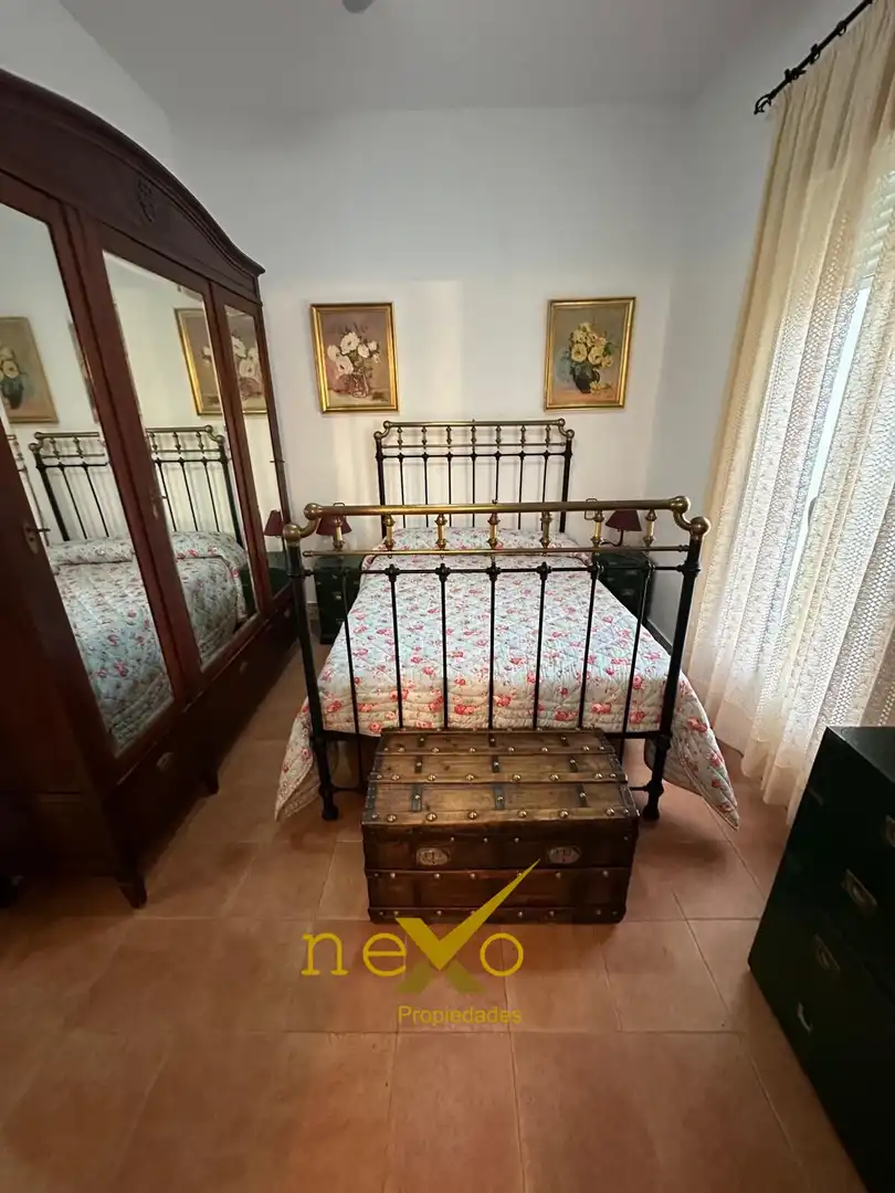 Dormitori de Finca rústica en venda en Las Navas de la Concepción amb Jardí privat, Piscina i Moblat
