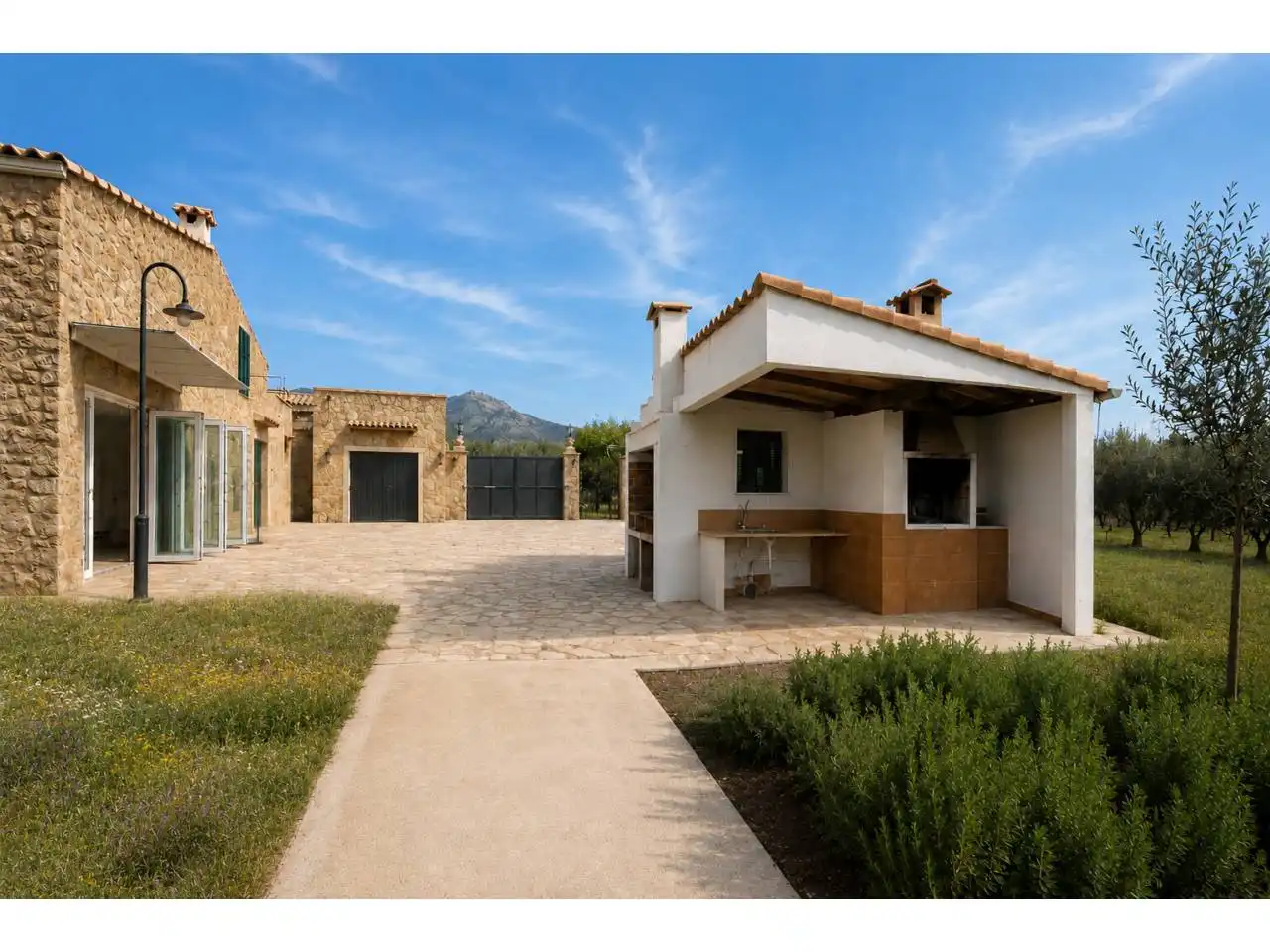 Vista exterior de Finca rústica en venda en Selva amb Jardí privat, Terrassa i Moblat
