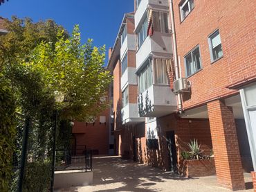 Pis amb piscina en venda a Calle Francisco Umbral
