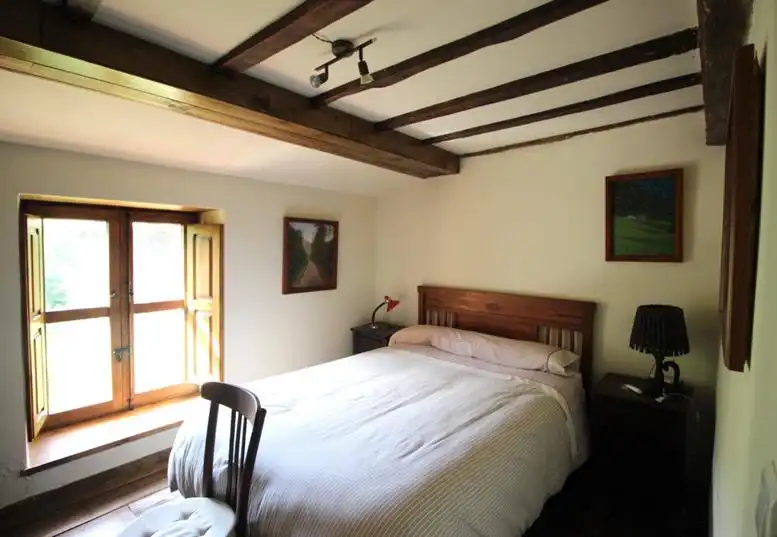 Schlafzimmer von Einfamilien-Reihenhaus zum Verkauf in Ponga mit Klimaanlage, Heizung und Möbliert