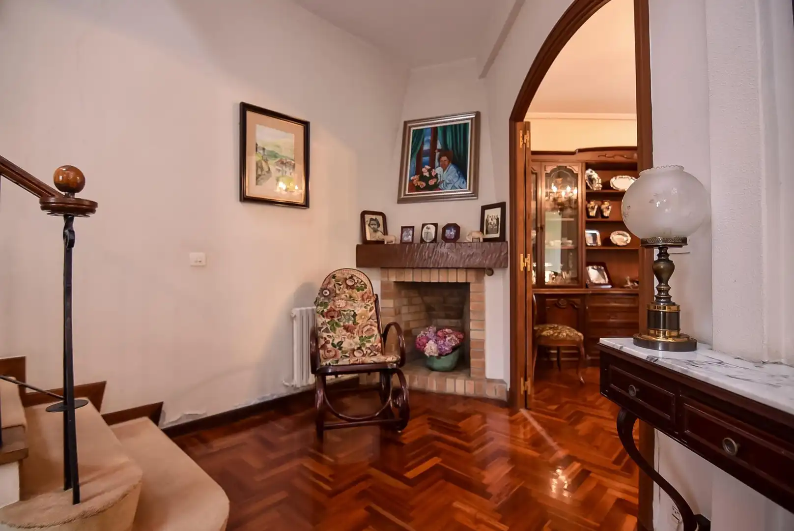 Sala d'estar de Casa o xalet en venda en A Coruña Capital  amb Calefacció, Jardí privat i Parquet