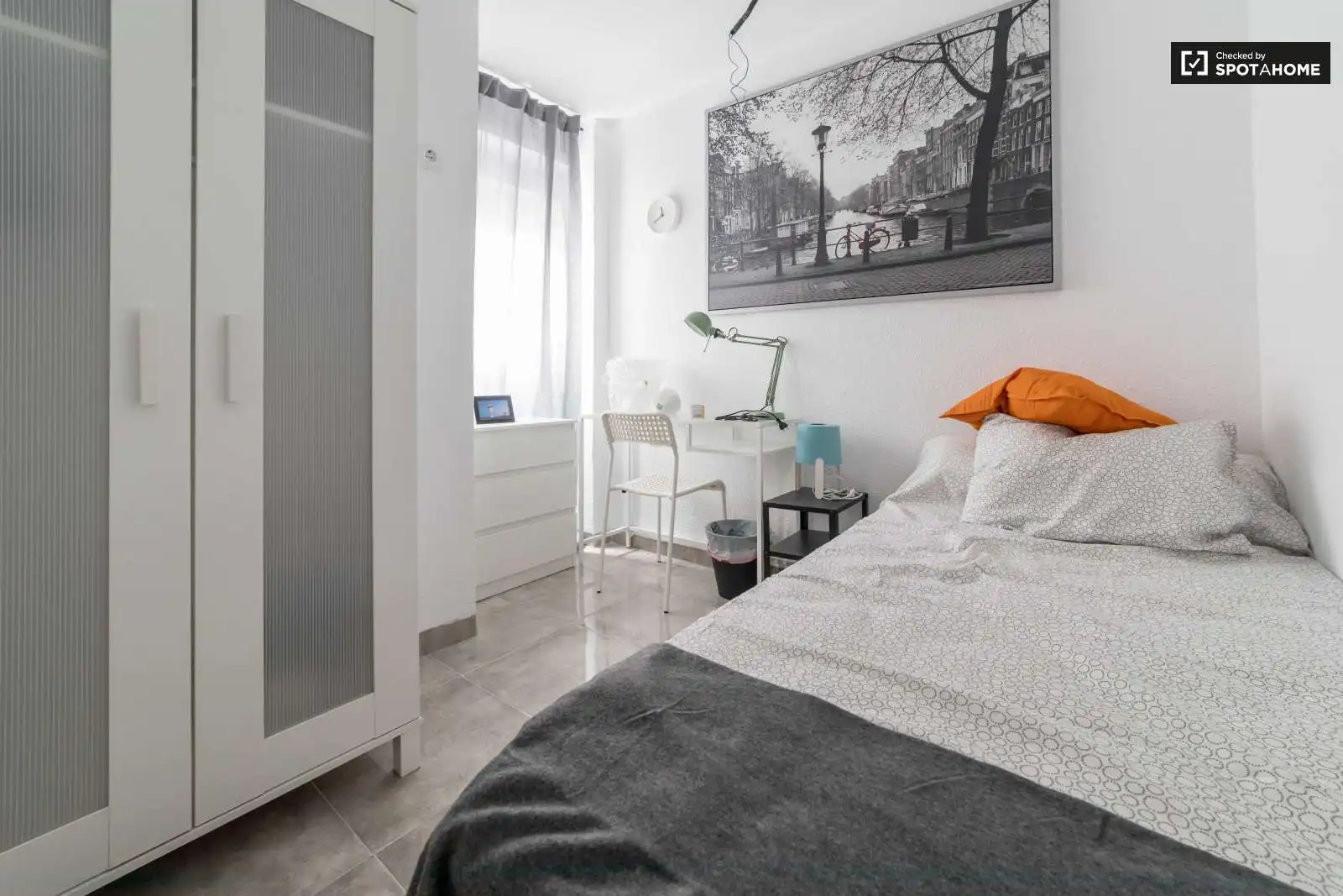 Room in Els Orriols