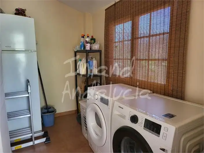 Casa adosada en venda en Cuevas Bajas amb Aire condicionat i Traster