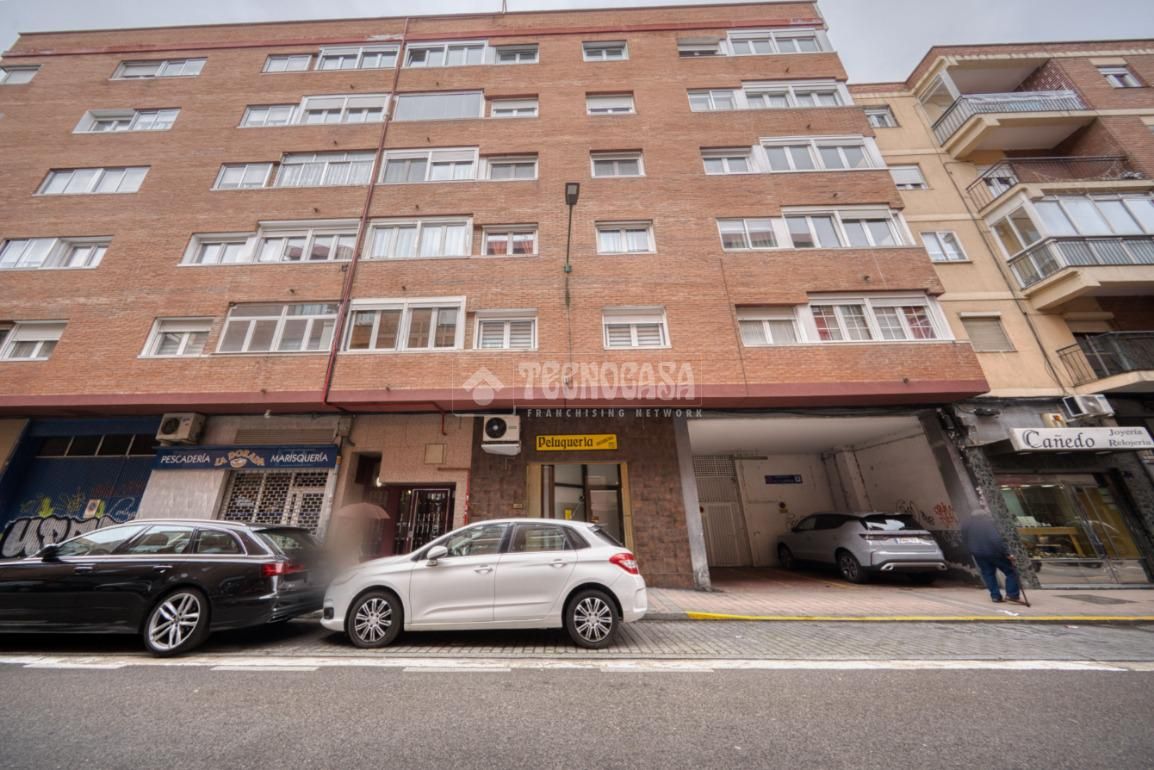 Vista exterior de Piso en venta en Valladolid Capital con Parquet y Amueblado