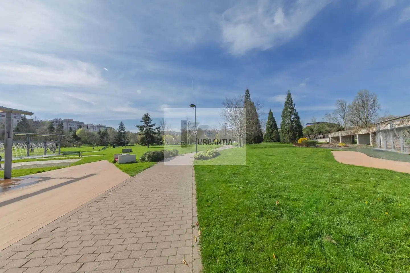 Vista exterior de Piso en venta en  Pamplona / Iruña con Calefacción, Parquet y Terraza