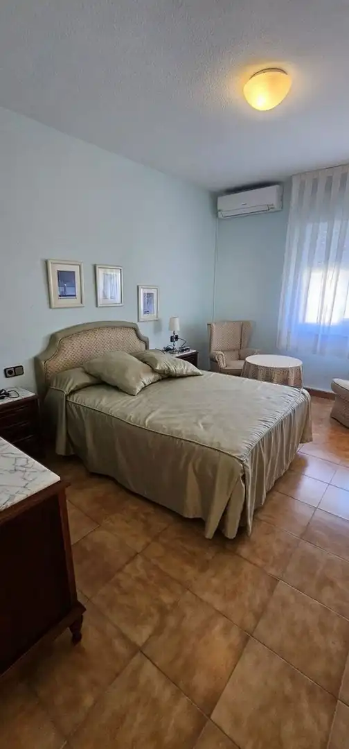 Dormitori de Casa o xalet en venda en Orihuela amb Aire condicionat, Jardí privat i Terrassa