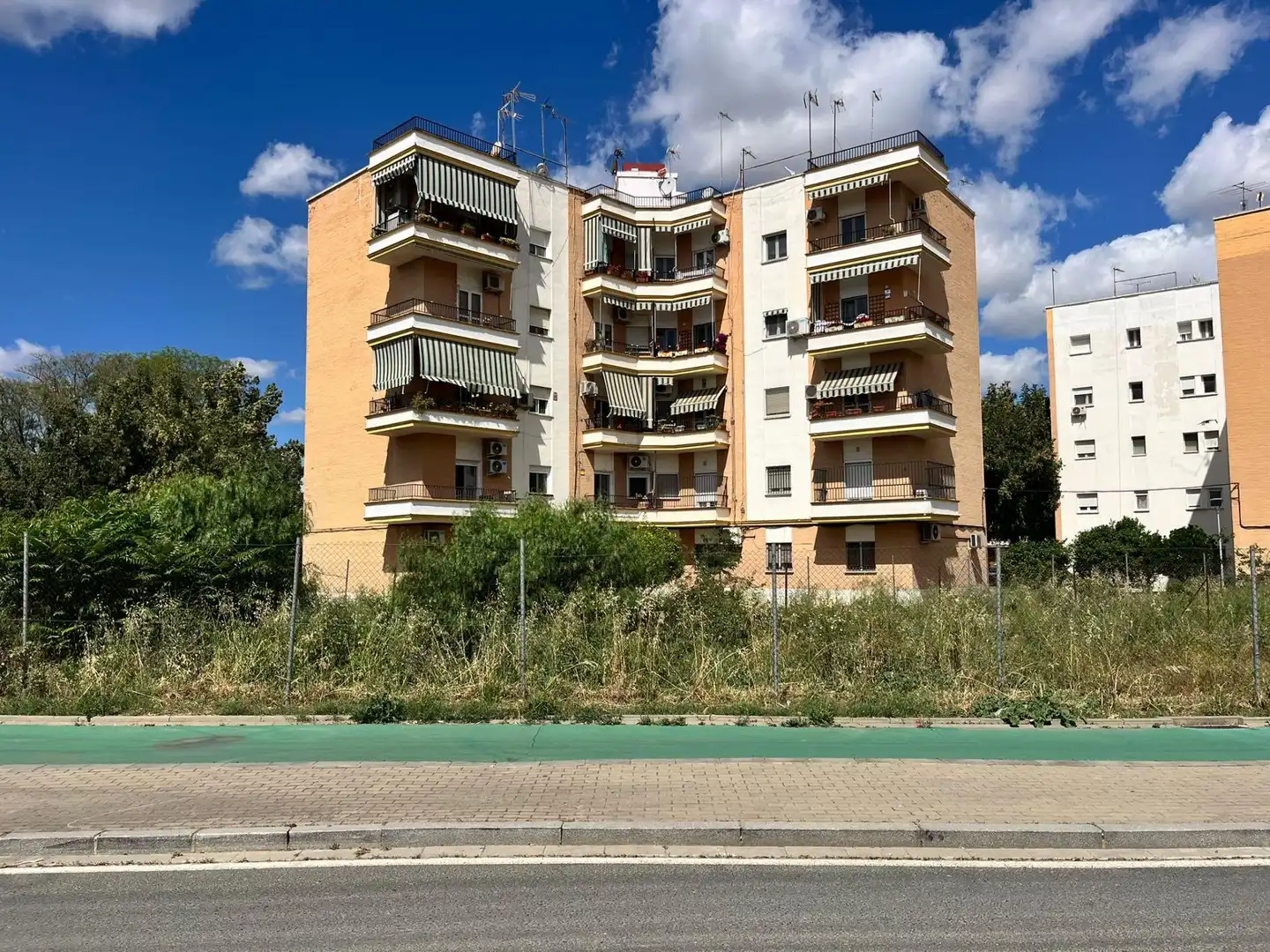 Exterior view of Flat for sale in Sevilla  with Air Conditioner, Terrace and Balcony