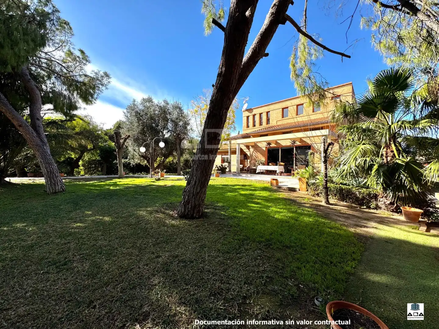 Jardí de Casa o xalet en venda en Alicante / Alacant amb Calefacció, Jardí privat i Terrassa