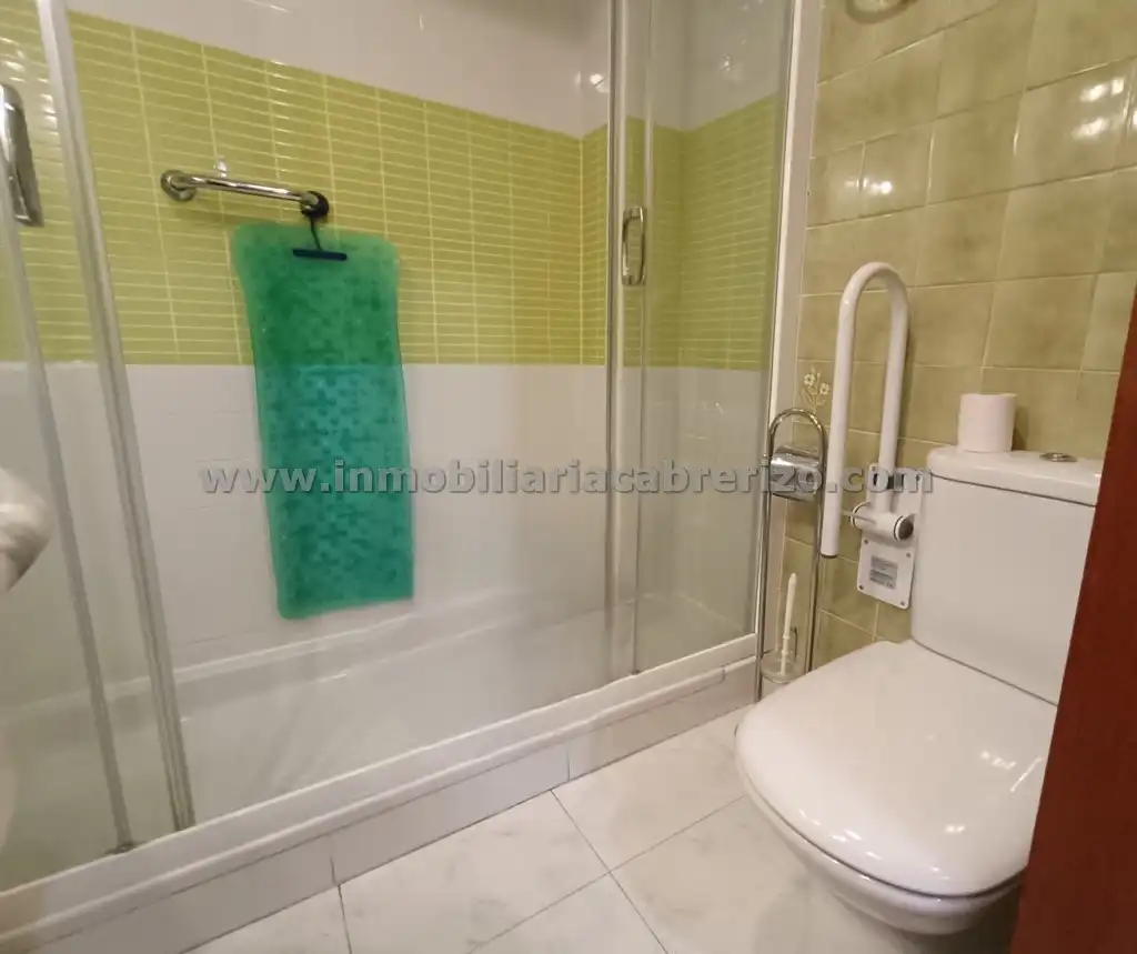 Bathroom of Flat for rent in  Logroño  with Heating, Parquet flooring and Terrace