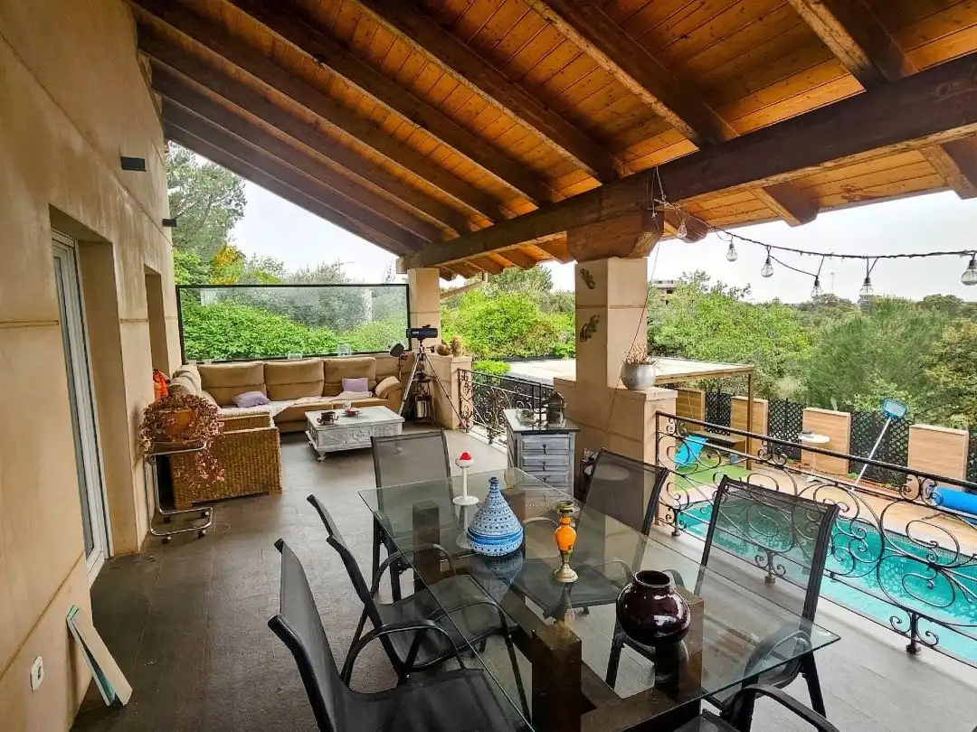 Villa mit Pool zum Verkauf in Avenida de la Cruz Verde 12, imagen 4