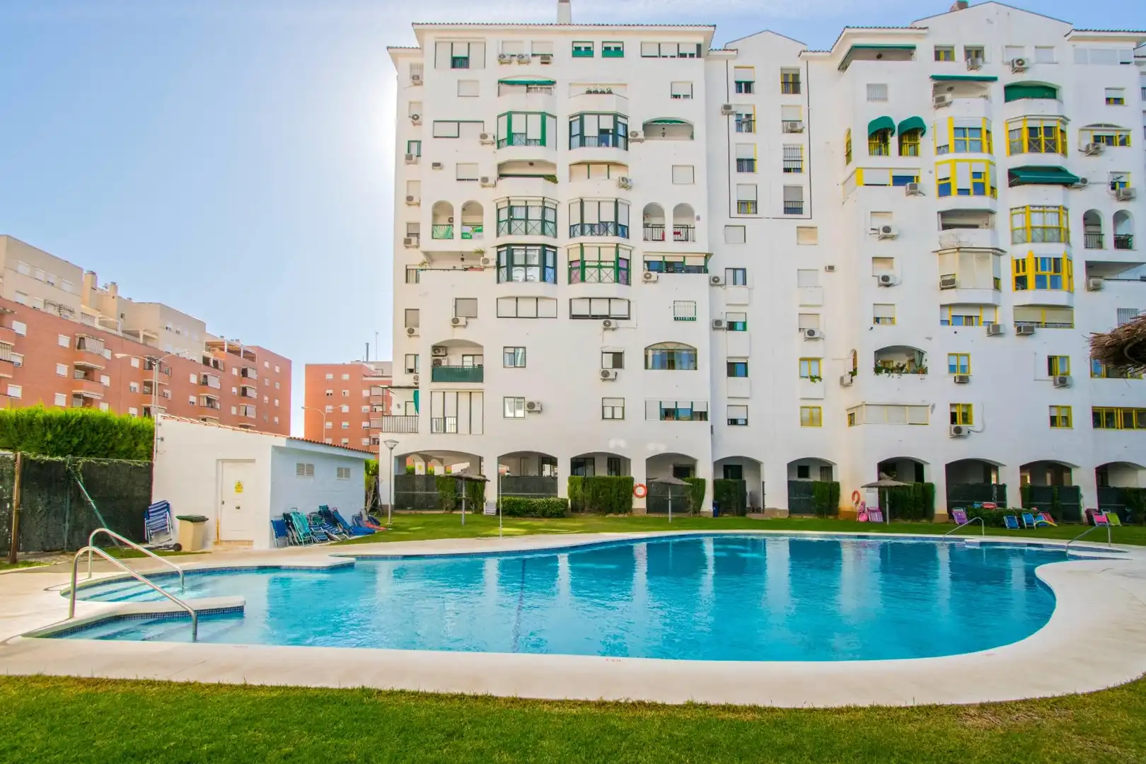 Piscina de Pis en venda en Sevilla amb Aire condicionat, Calefacció i Terrassa