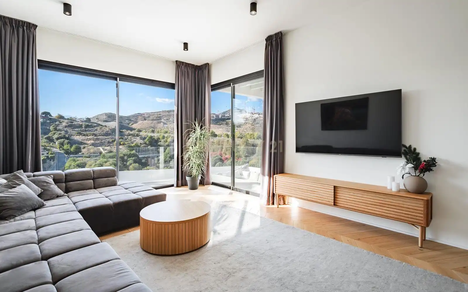 Sala de estar de Casa o chalet en venta en Benahavís con Aire acondicionado, Trastero y Piscina