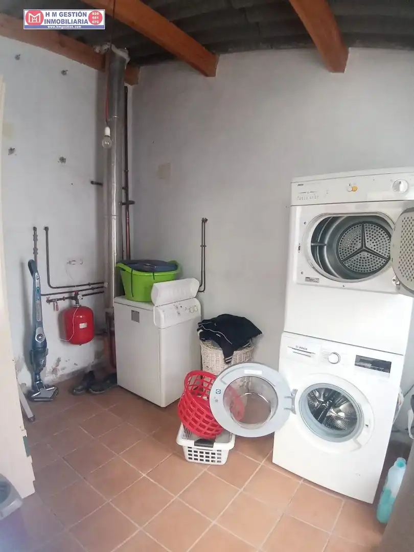 Casa o xalet en venda en Arenales de San Gregorio amb Jardí privat, Terrassa i Moblat