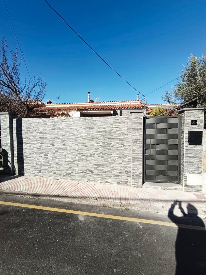Vista exterior de Casa adosada en venda en Esparreguera amb Aire condicionat, Calefacció i Parquet