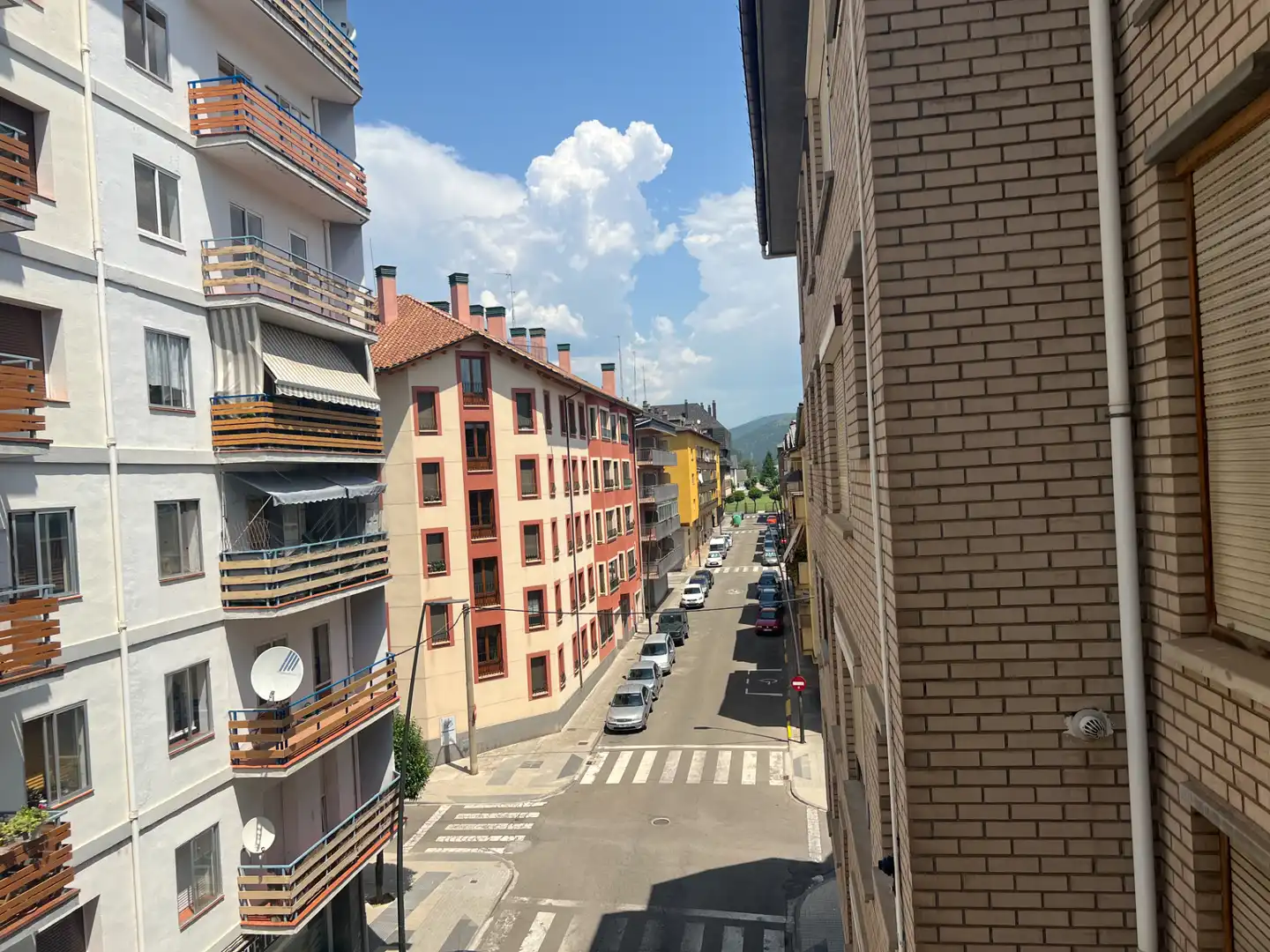 Außenansicht von Wohnung zum Verkauf in Jaca mit Abstellraum und Balkon