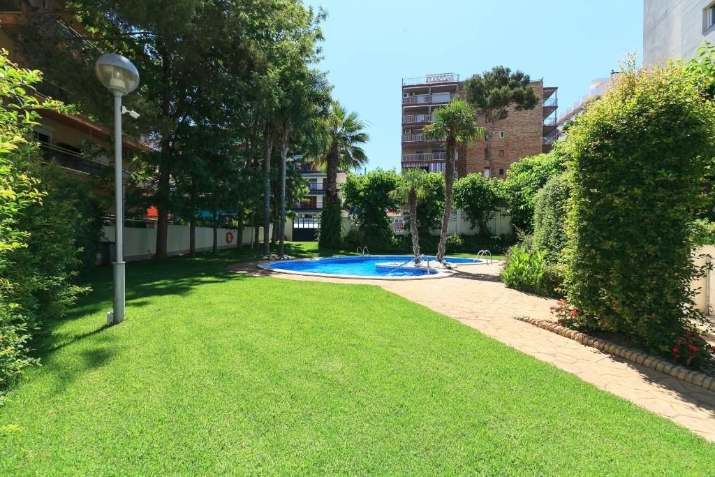 Swimming pool of Planta baja for sale in Salou  with Private garden, Terrace and Furnished