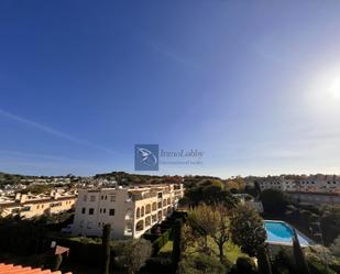 Piscina de Dúplex de lloguer en Sant Feliu de Guíxols amb Aire condicionat, Terrassa i Balcó