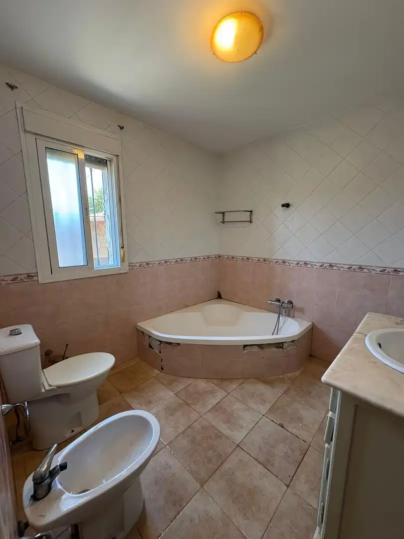 Bany de Casa o xalet en venda en Chiclana de la Frontera amb Jardí privat
