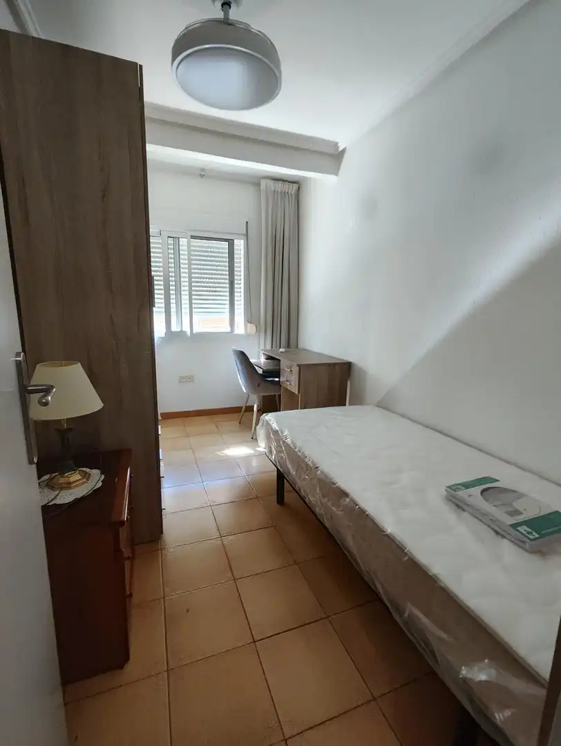 Schlafzimmer von Wohnung zur Miete in Valencia mit Klimaanlage, Heizung und Möbliert