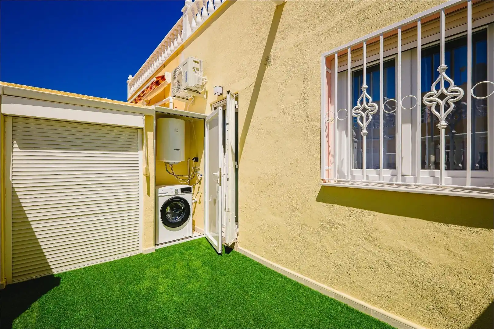Vista exterior de Casa adosada en venta en Orihuela con Aire acondicionado, Terraza y Trastero