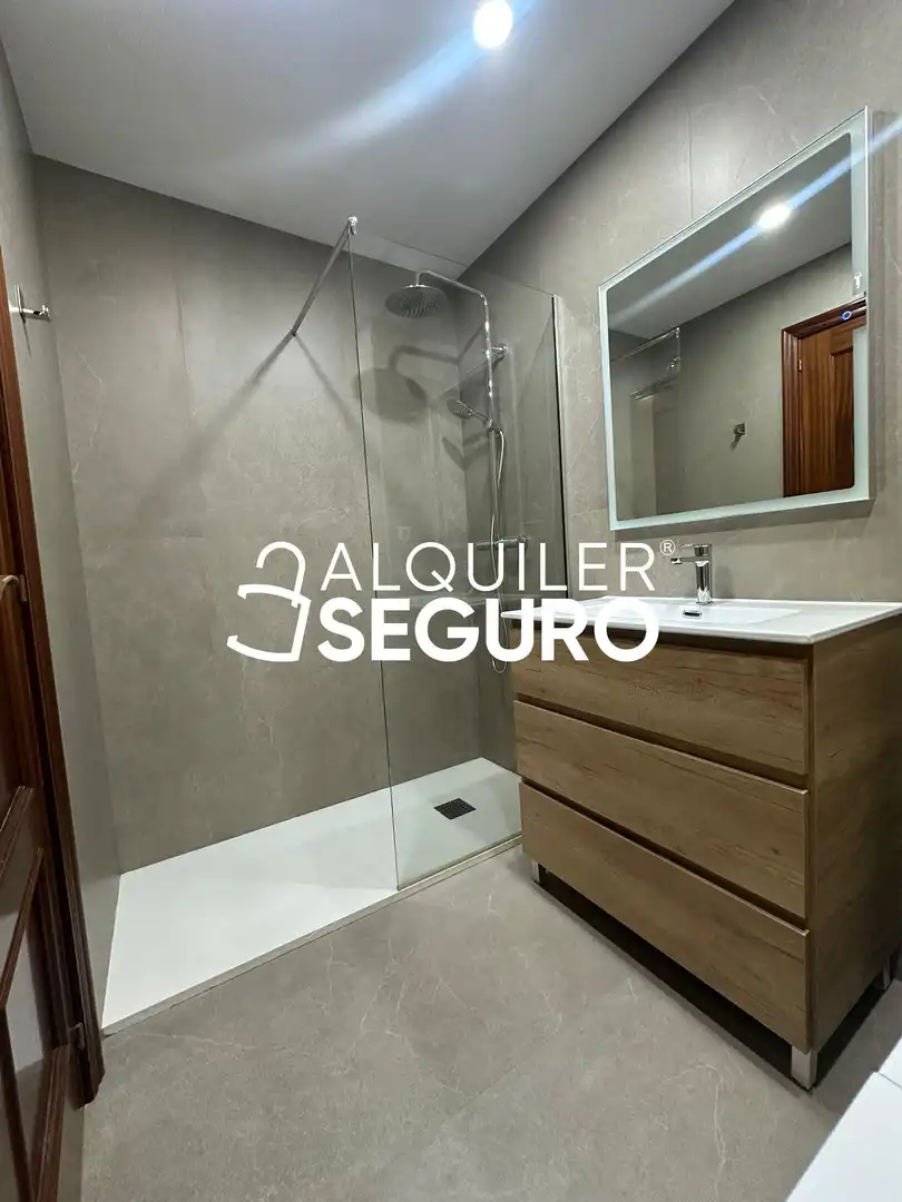 Piso de alquiler en de las Retamas, Prado Santo Domingo - Ensanche