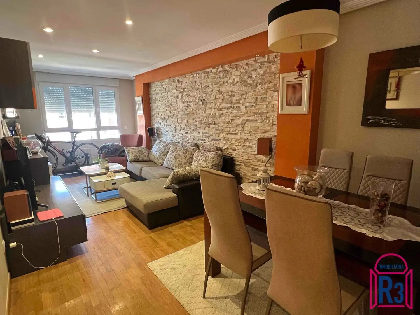 Sala de estar de Piso en venta en León Capital  con Calefacción, Terraza y Trastero