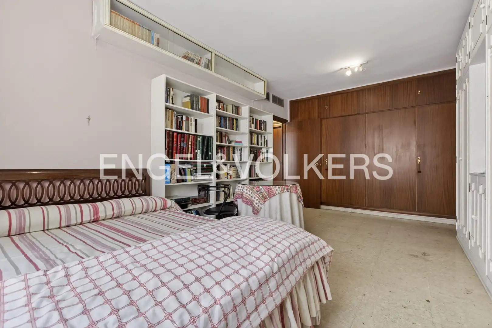 Bedroom of Flat for sale in Sevilla  with Air Conditioner, Heating and Balcony