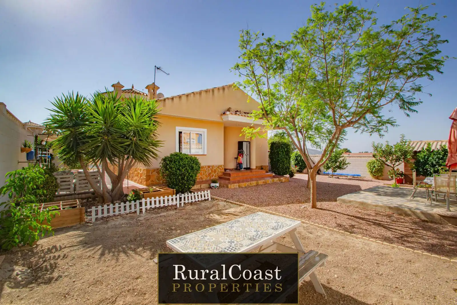 Vista exterior de Casa o chalet en venta en Busot con Calefacción, Terraza y Trastero