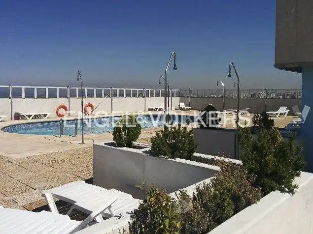 Piscina de Piso de alquiler en Madrid con Calefacción, Terraza y Piscina