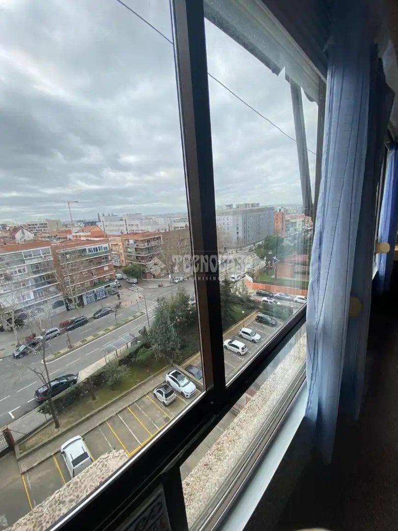 Vista exterior de Piso en venta en Madrid