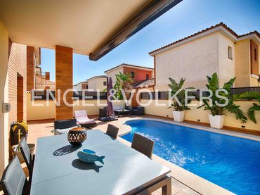 Xalet amb piscina en venda a Sector Mestral