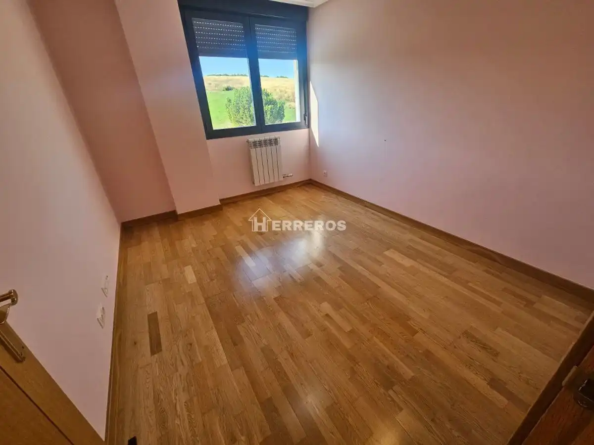 Dormitori de Pis en venda en  Logroño amb Calefacció, Parquet i Traster
