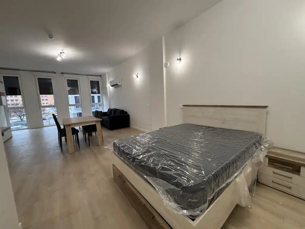 Dormitori de Estudi de lloguer en Madrid amb Aire condicionat, Moblat i Piscina comunitària