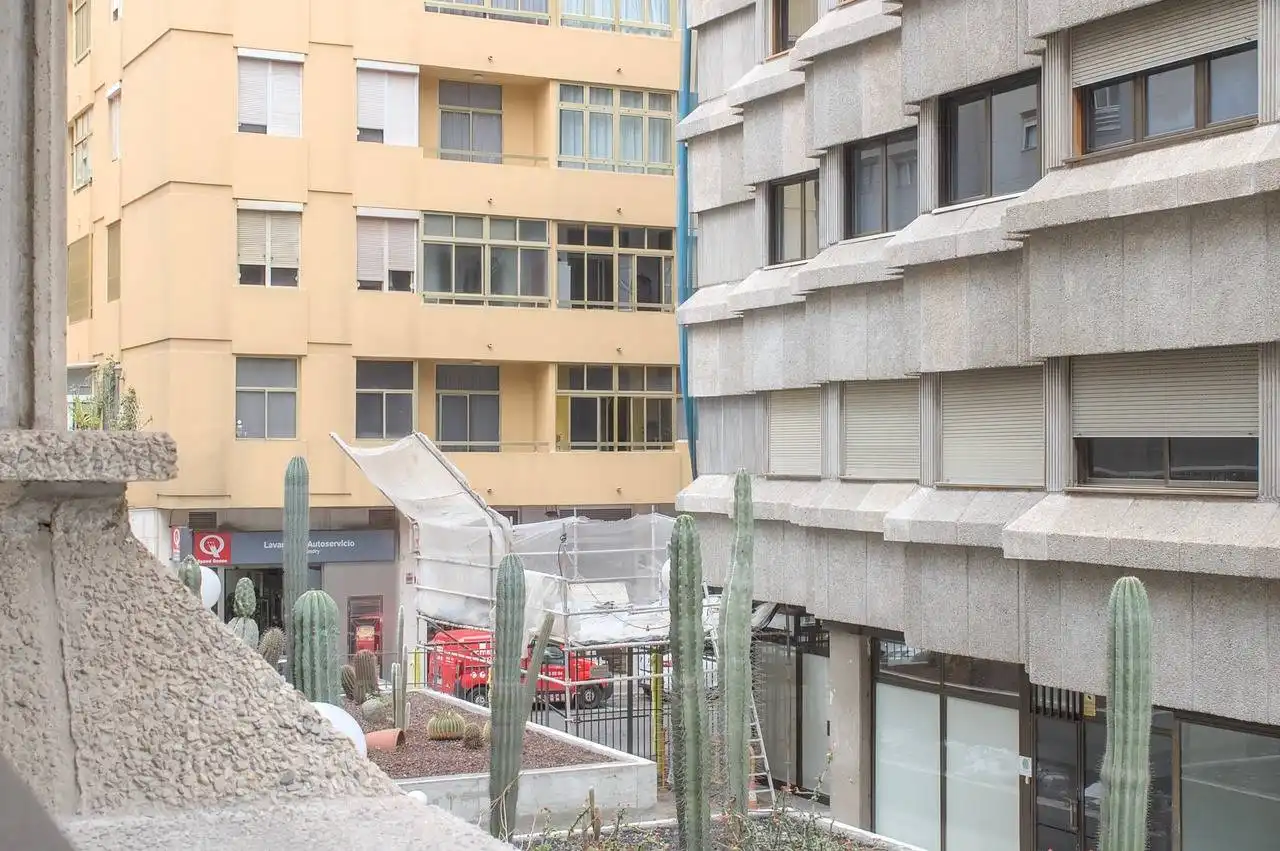 Außenansicht von Wohnung zur Miete in Las Palmas de Gran Canaria mit Terrasse und Abstellraum
