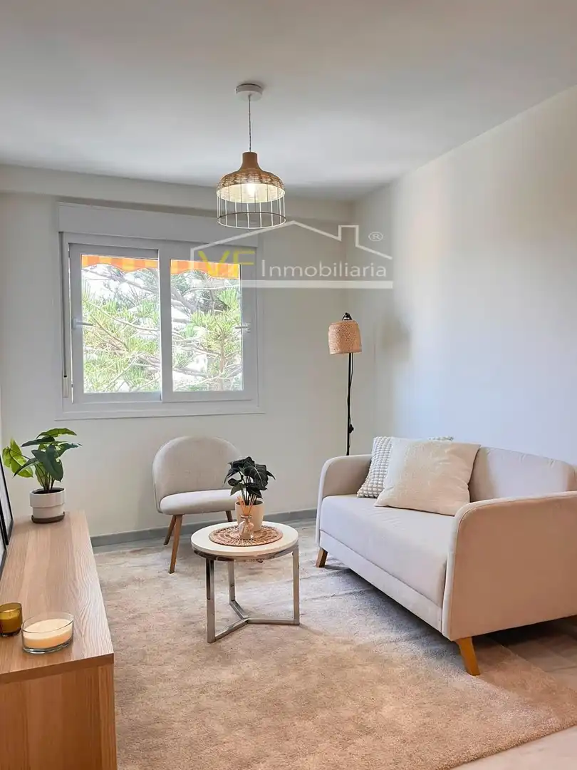 Sala de estar de Ático en venta en Rincón de la Victoria con Aire acondicionado, Jardín privado y Terraza