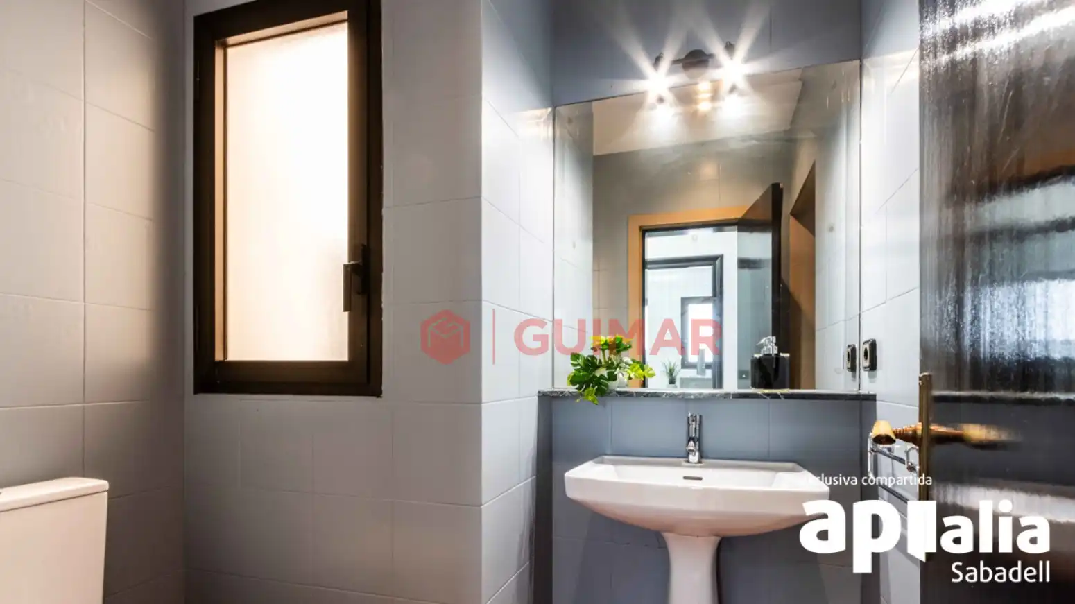 Bathroom of Flat for sale in Sabadell  with Air Conditioner, Heating and Private garden