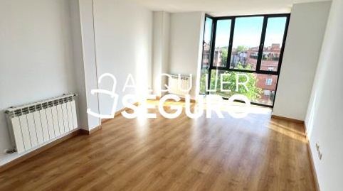 Foto 2 de Piso de alquiler en Doctor Martin Arevalo, Villaverde Alto, Madrid Capital