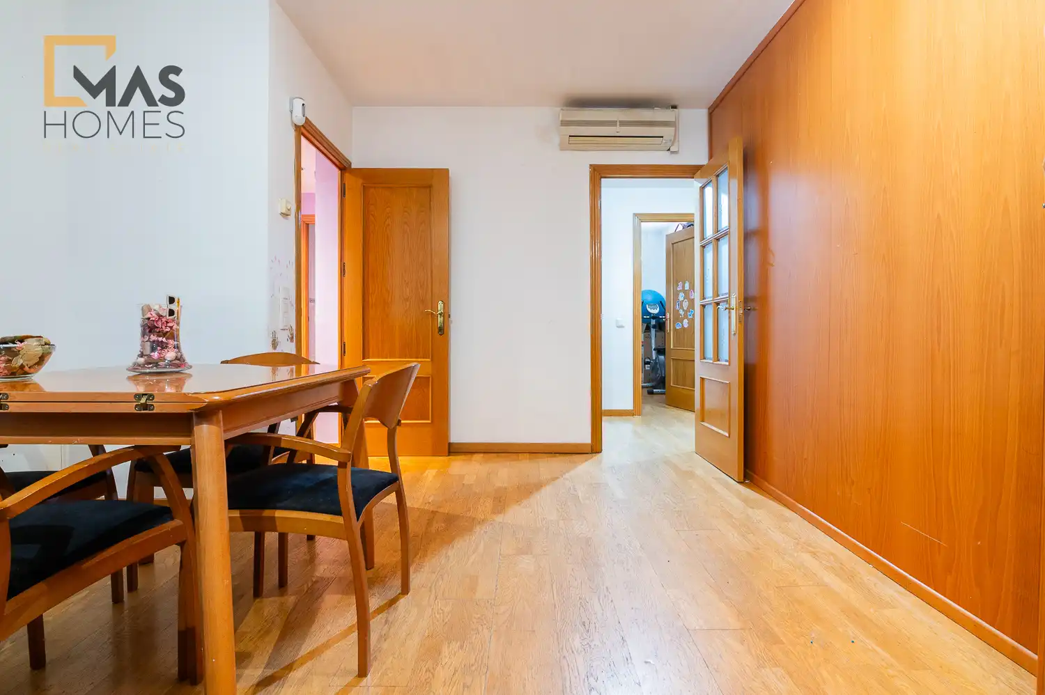 Wohnung zum Verkauf in Terrassa mit Klimaanlage, Heizung und Terrasse