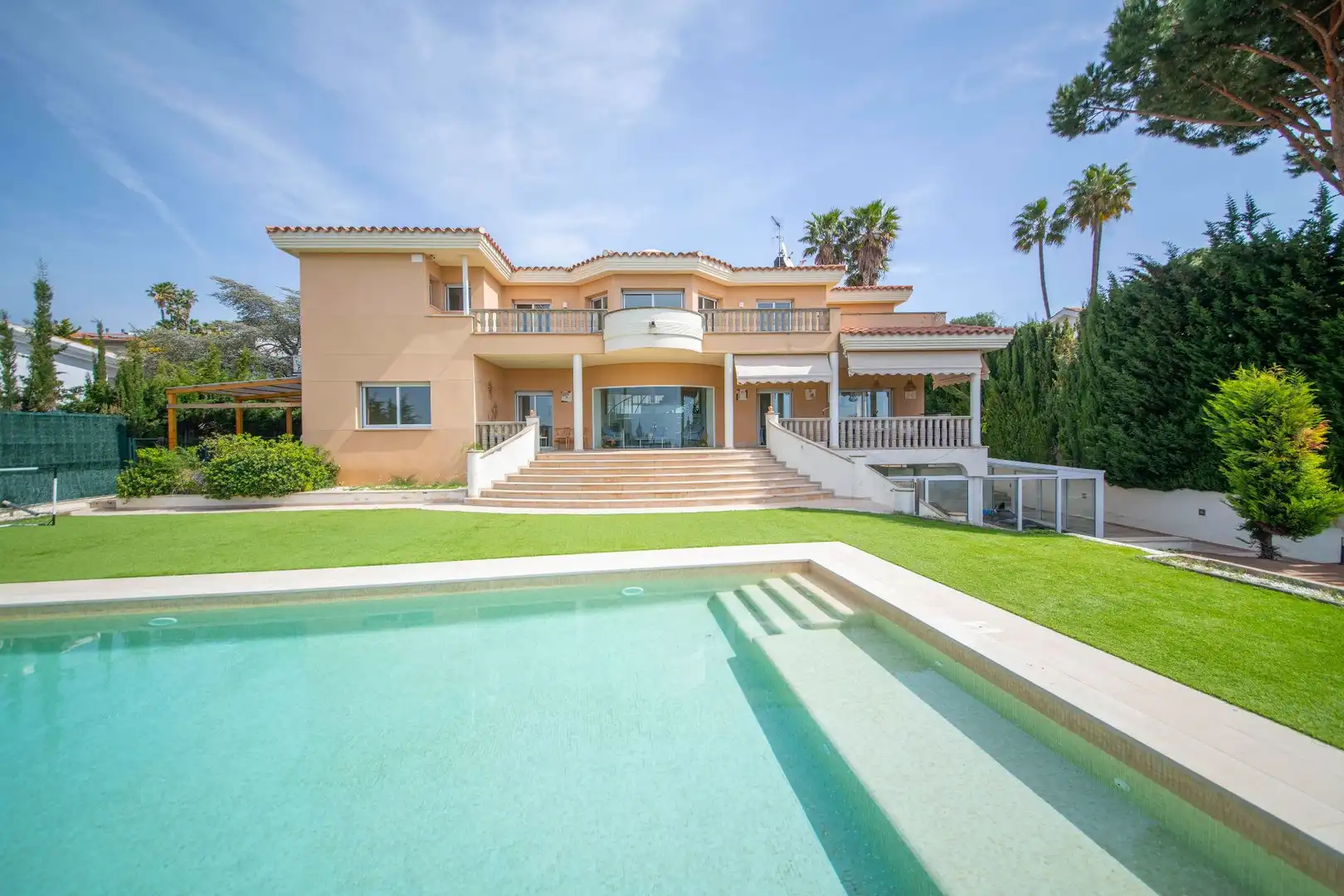 Vista exterior de Casa o chalet en venta en Alella con Aire acondicionado, Calefacción y Jardín privado