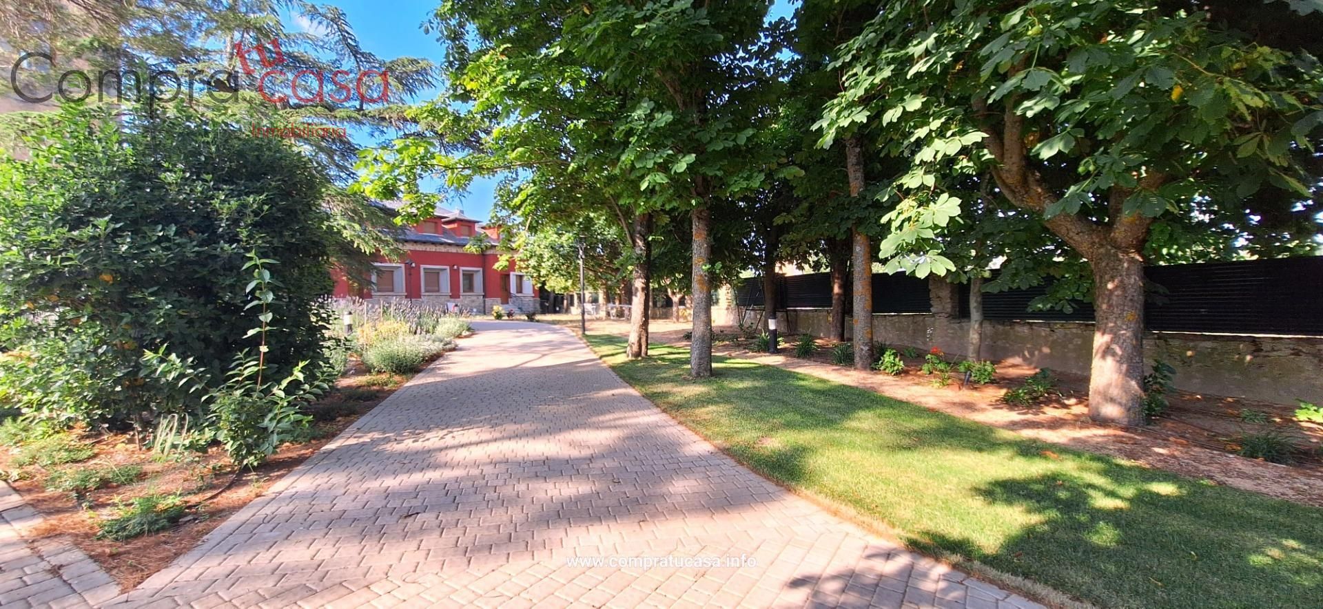 Vista exterior de Casa o xalet de lloguer en La Losa  amb Aire condicionat, Calefacció i Jardí privat