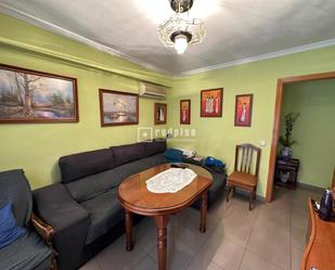 Sala d'estar de Apartament en venda en  Madrid Capital amb Aire condicionat, Calefacció i Terrassa
