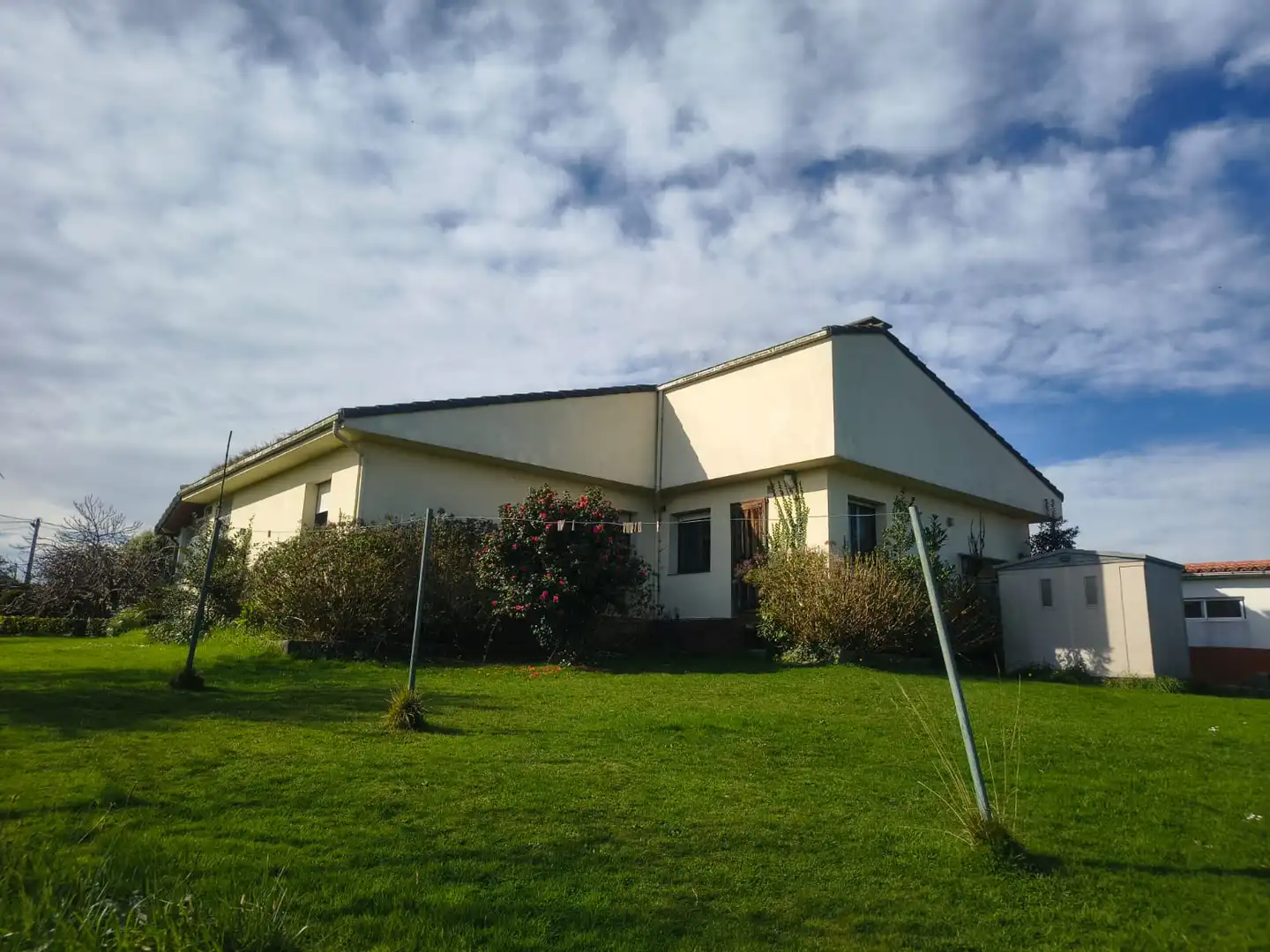 Vista exterior de Casa o xalet en venda en Villaviciosa amb Calefacció, Jardí privat i Terrassa