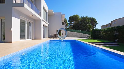 Casa familiar con piscina en zona residencial de Treumal