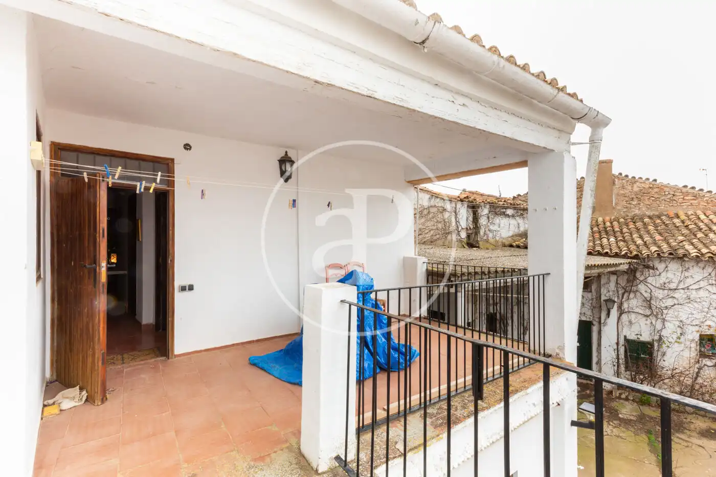 Vista exterior de Finca rústica en venda en Utiel amb Calefacció, Terrassa i Traster